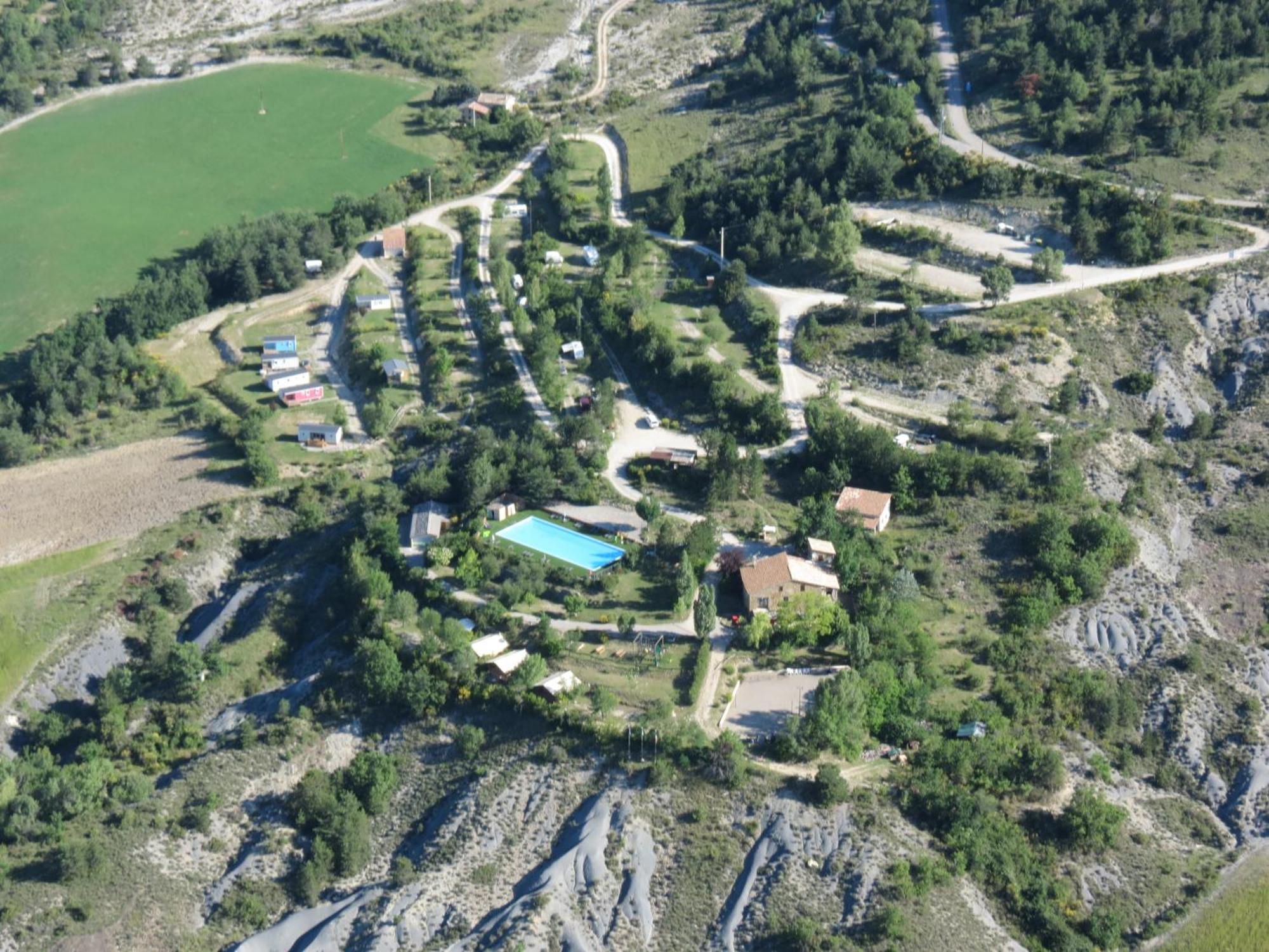 Camping Les Hauts De Rosans Exterior foto